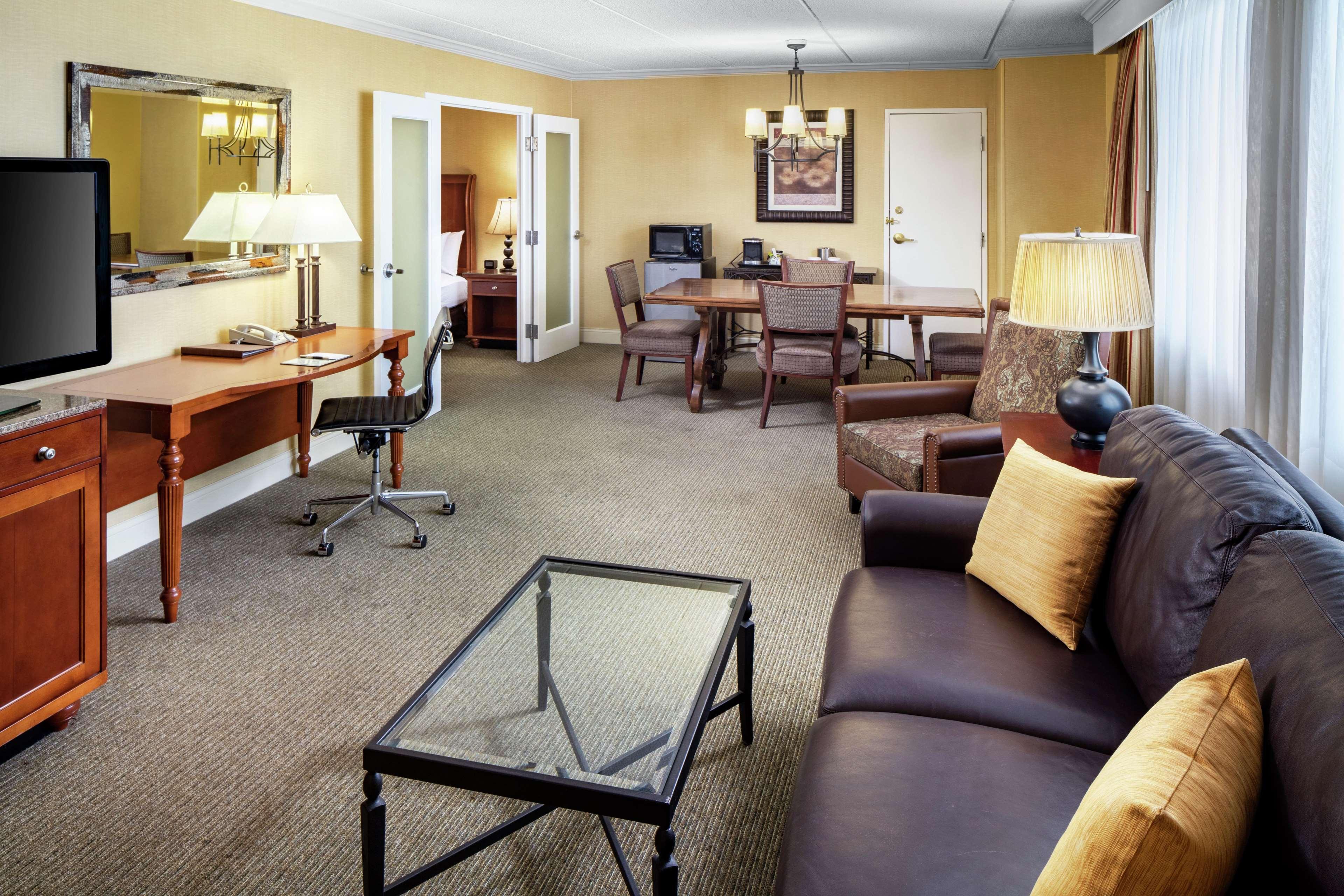 Doubletree By Hilton Cleveland East Beachwood Exterior foto