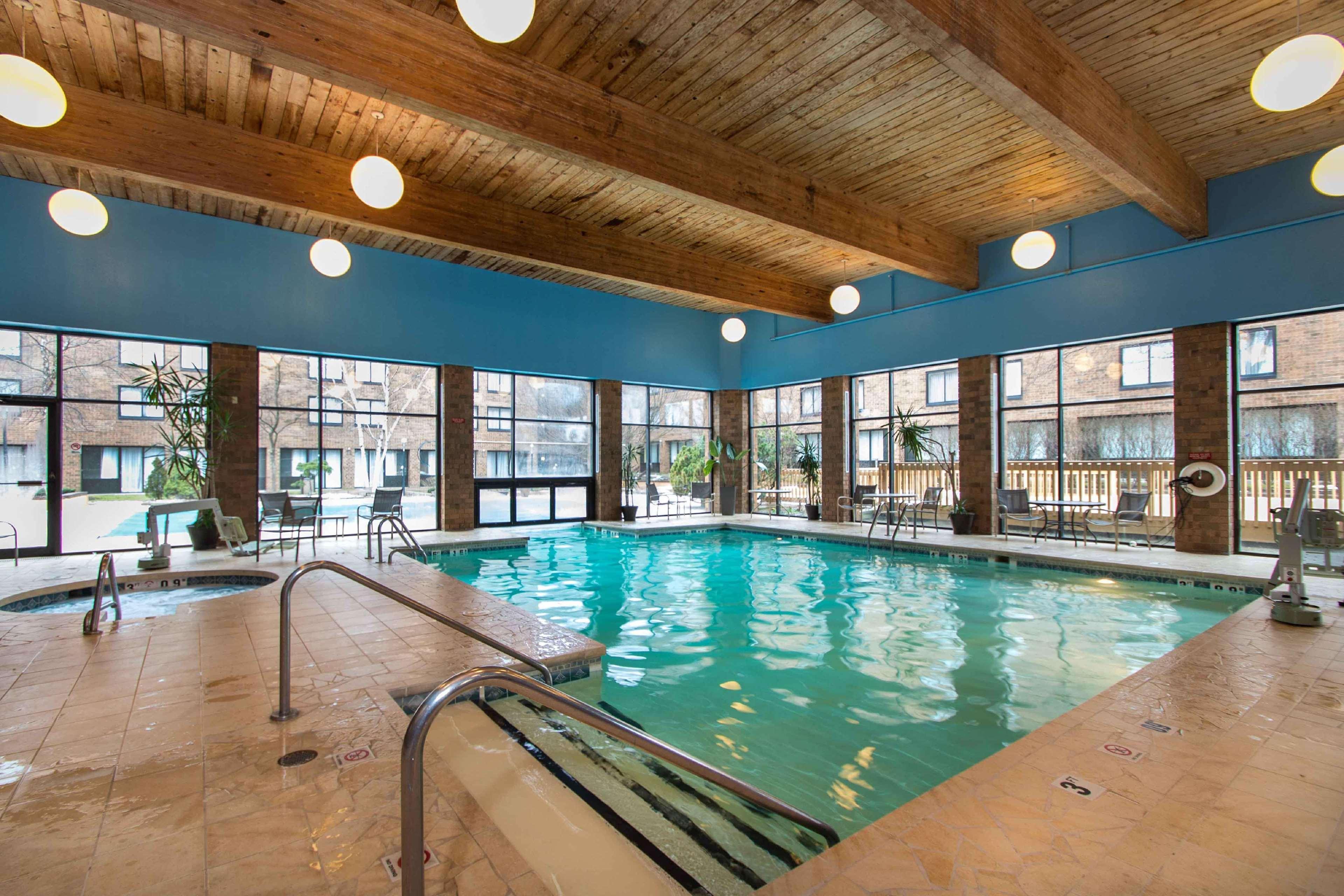 Doubletree By Hilton Cleveland East Beachwood Exterior foto