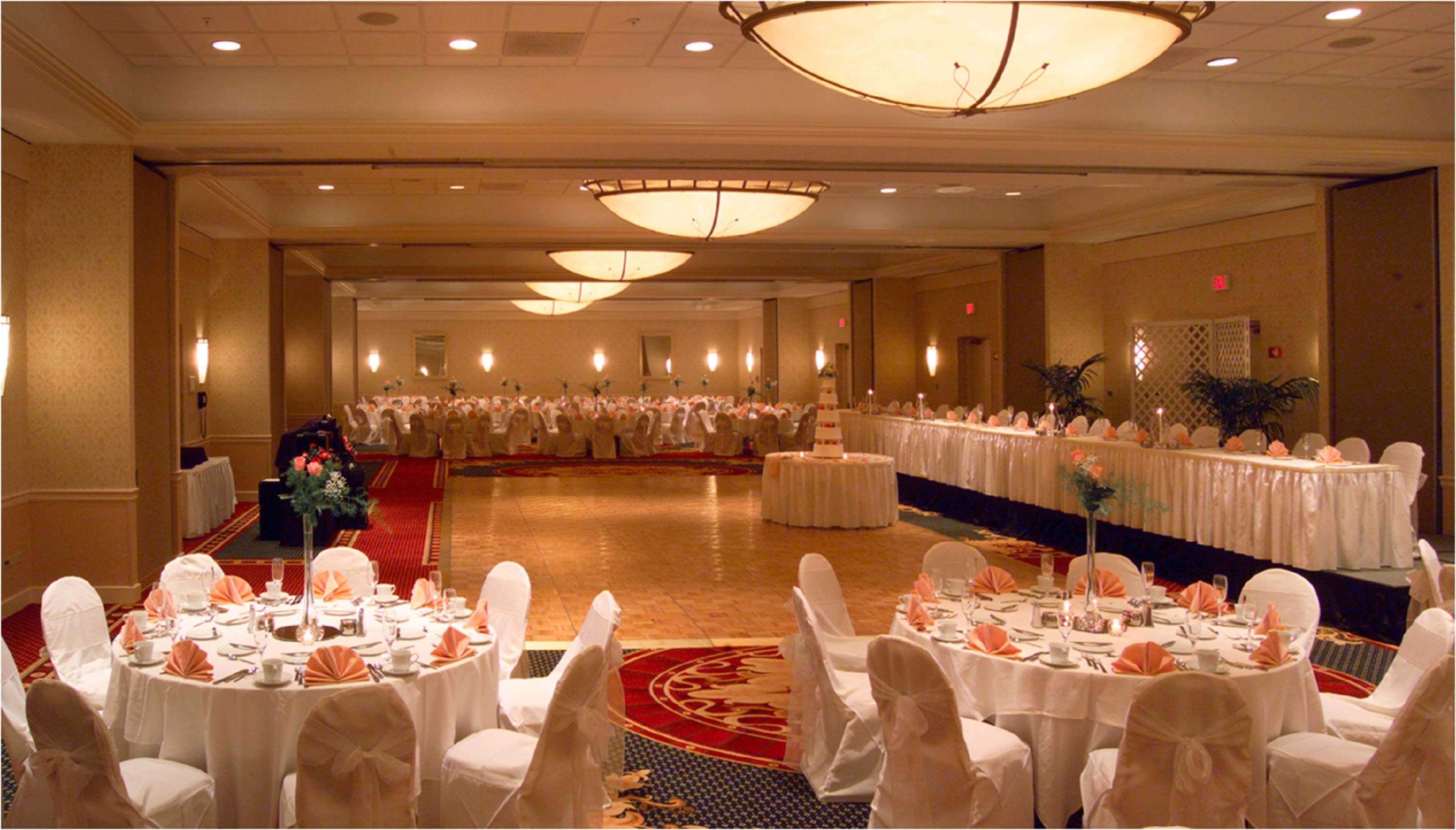 Doubletree By Hilton Cleveland East Beachwood Exterior foto